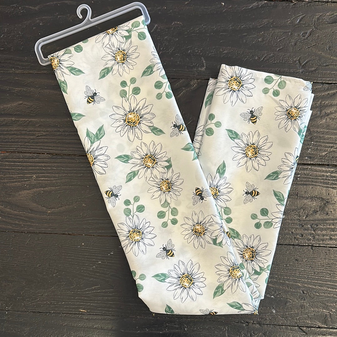 Bee & Daisy Table Cloth